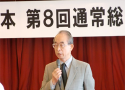 開会挨拶をする青山　佾会長